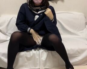 ゴム手袋フェチ セーラー服着てオナニーする男の娘