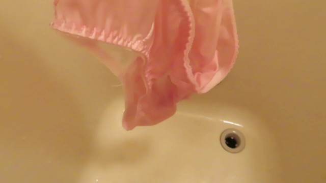 Piss-covered Pink Panties 小便ぶっかけ後のピンクのパンティー - NanoVids