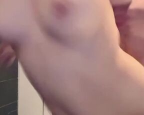 【個人撮影】揺れるおっぱいがエロすぎるお手本の様な立ちバック♡